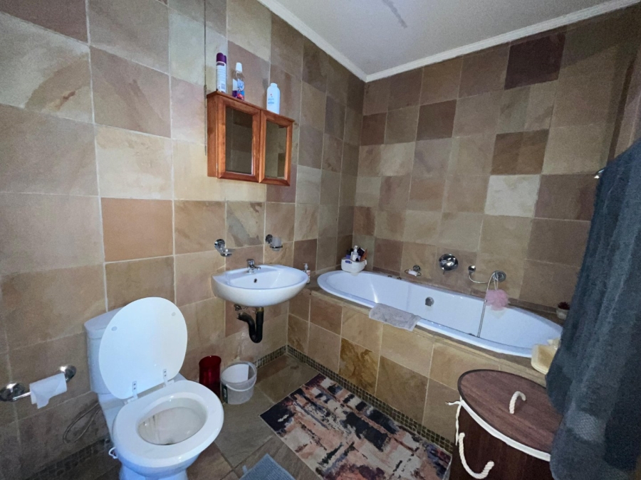 4 Bedroom Property for Sale in Lindequesdrif North West